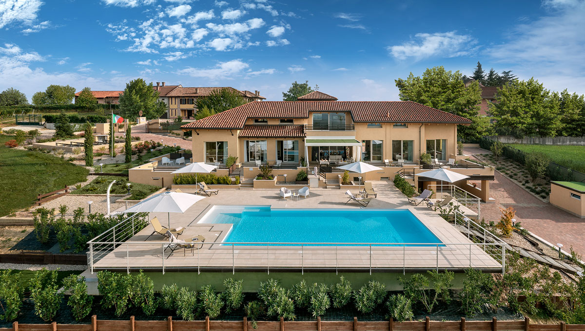 Villa-Cristina-Castagnole-delle-Lanze-esterno-piscina